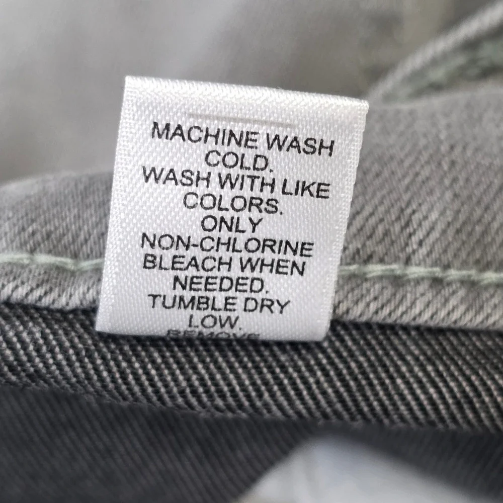 Versona Modern High Rise Jeans Women's‎ Size 8 Gray Stretch Straight Leg Raw Hem